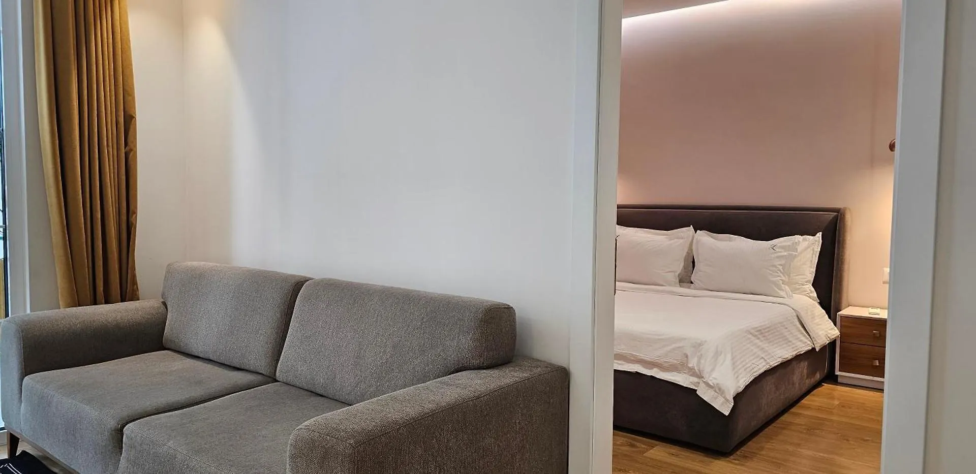 Tam Skanderbeg Square City Center Apartment No3 0*, Тирана